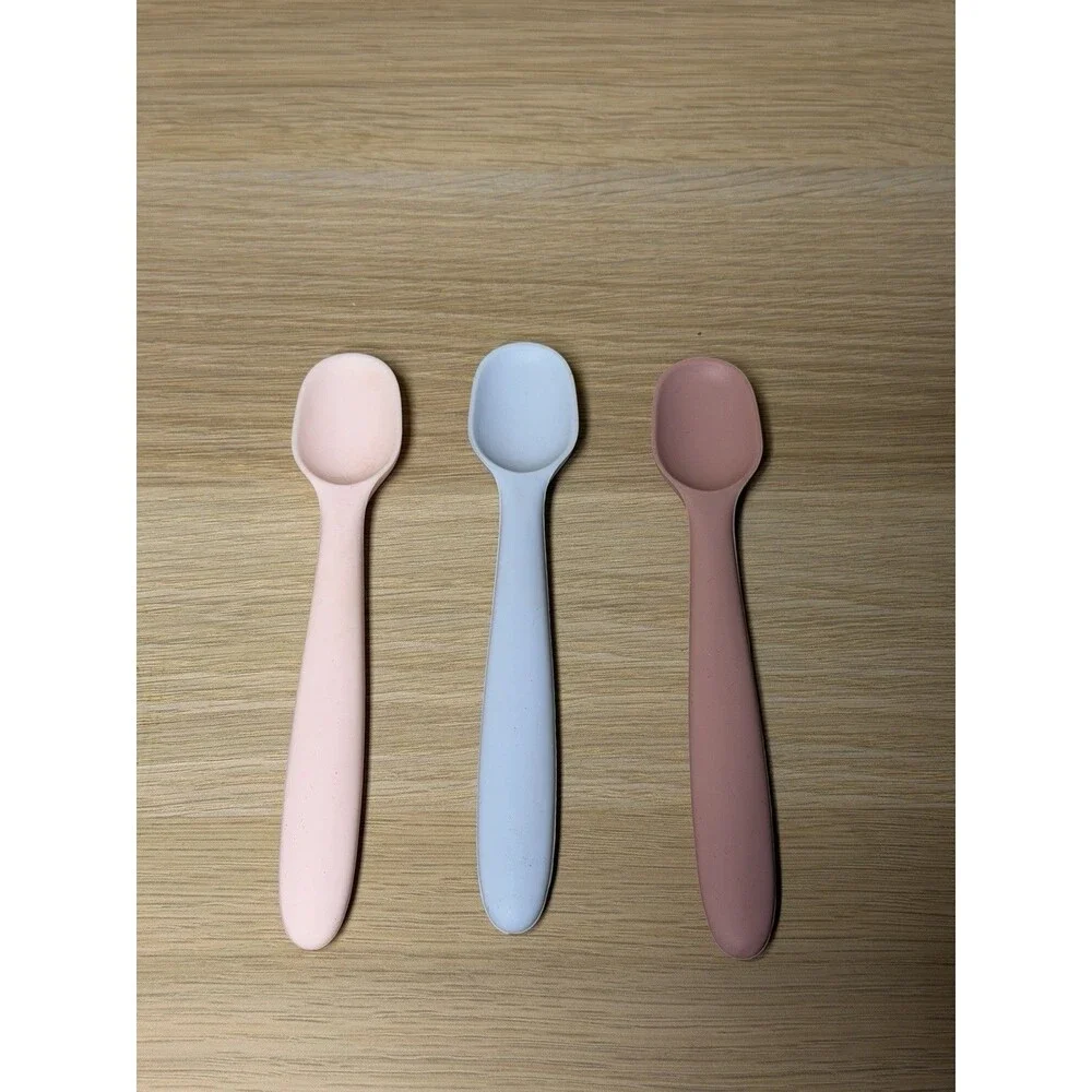 Food Grade Silicone 4 Baby Spoons, 1 Plastic Spoon